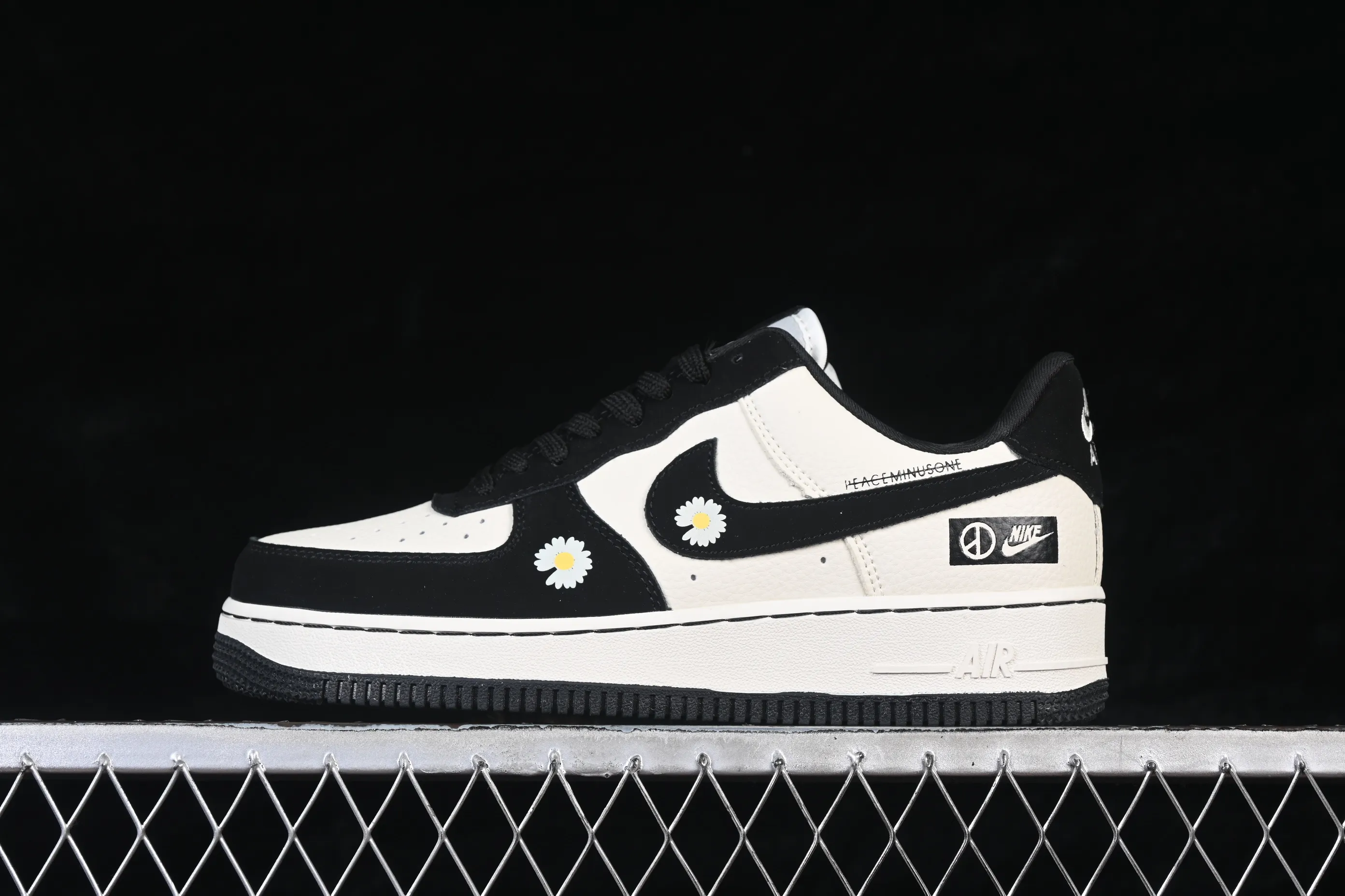 All categories Nk Air Force 1 Air Force series Nk Air Force 1 Low Air Force low-top Nike Air Force 1'07 Low G-Dragon co-branded Daisy beige black hook Air Force 1 low-top casual sneakers LD1999-002